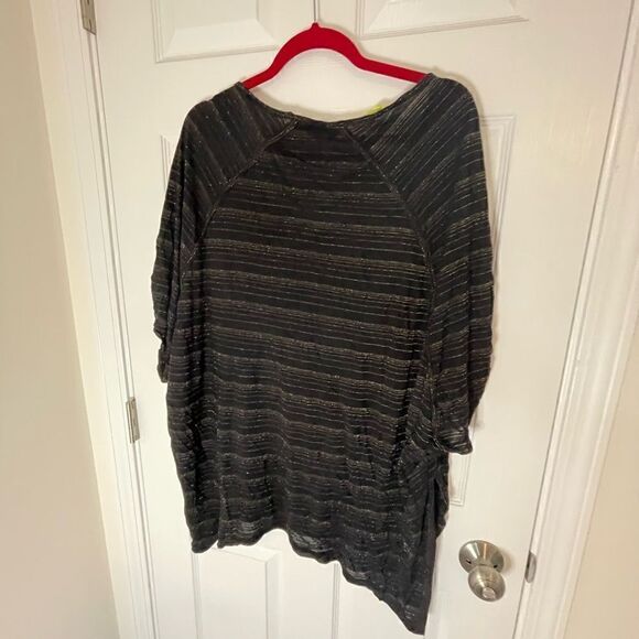 Free People Minimale black top oversized gold metallic stripes - Picture 2 of 6